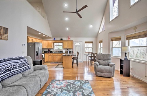 Hayesville Cabin | Inviting Hayesville Retreat with Deck & Mountain Views