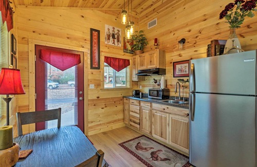 Wilburn Apartment | Pet-Friendly Heber Springs Cabin with Deck & Dock Awaits!