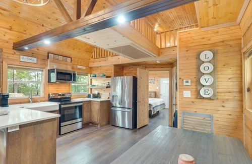 Hemphill Cabin | Inviting Hemphill Cabin with Lake Views and Pet-Friendly Amenities