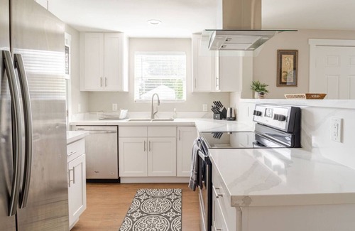 Bryn Mawr-Skyway House | Cozy hidden gem, 2-bedroom house minutes from Seattle. Home away from home