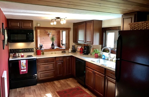 Mount Holly Cabin | Inviting Getaway near Ludlow/Okemo with Hot Tub & More