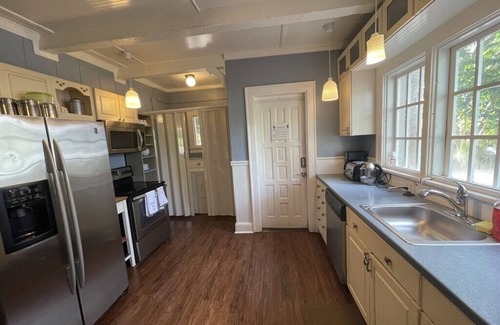 Homestead House | Tranquil Ocean View Retreat with Spa and Pool Amenities