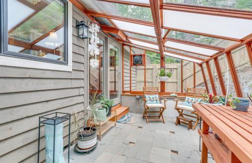 Black Mountain House | Charming Hideaway with Grill, Family-Friendly & Spa Access