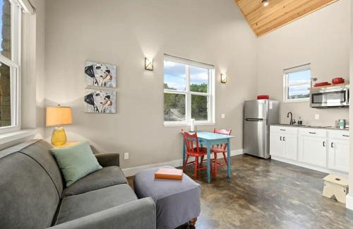 Dripping Springs House | Cozy Hill Country Cottage Rental for Romantic Weekend Getaways from Austin