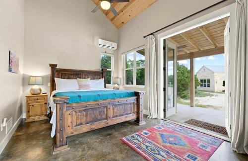 Dripping Springs House | Cozy Hill Country Cottage Rental for Romantic Weekend Getaways from Austin