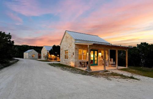 Dripping Springs House | Cozy Hill Country Cottage Rental for Romantic Weekend Getaways from Austin