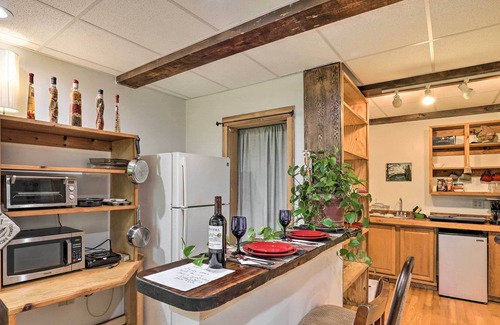 Marshall Apartment | Welcoming 'Hilltop Hideaway' - Ideal for Asheville Getaways!