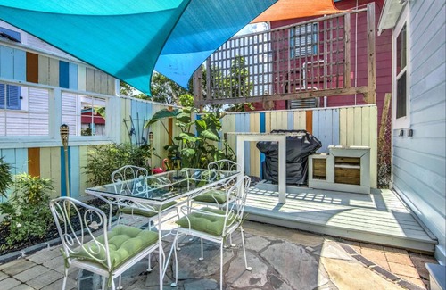San Jacinto House | Inviting Historic Beach Cottage II with Kitchen Amenities