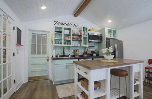 Chattanooga House | Family-Friendly Retreat at The Nealis Cottage in Hill City