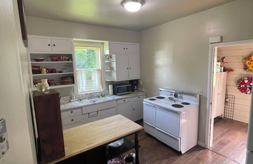 Kamiah House | Historic Home with Ocean View & 9.8/10 Guest Rating