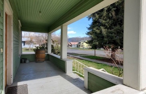 Kamiah House | Historic Home with Ocean View & 9.8/10 Guest Rating