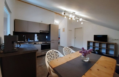 Niedernsill Apartment | Scenic Apartment with Mountain View & Pool Access