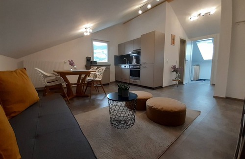 Niedernsill Apartment | Scenic Apartment with Mountain View & Pool Access