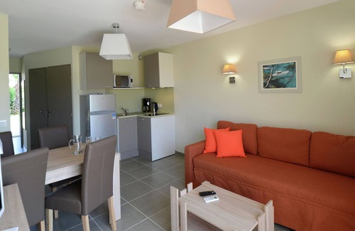 Salleles-d'Aude Villa | Cozy holiday home with terrace surrounded by vineyards
