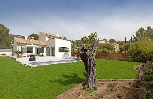 Crestatx Villa | Inviting Villa with Pool and Ocean View in Mallorca