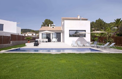 Crestatx Villa | Inviting Villa with Pool and Ocean View in Mallorca