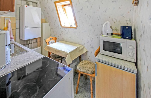 Zettemin House | Exceptional 2-Bedroom Retreat in Zettemin with Lake View