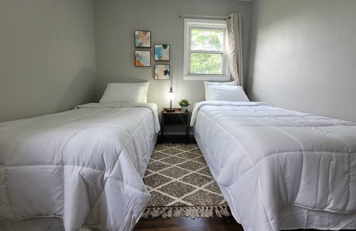 Lincoln Park House | Guest Rated 10/10: Cozy Home Near DTW & Downtown Detroit