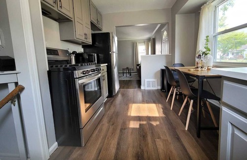 Lincoln Park House | Guest Rated 10/10: Cozy Home Near DTW & Downtown Detroit