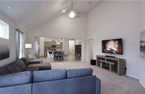 Hutto House | Inviting Home Near Kalahari Resorts with Family-Friendly Amenities