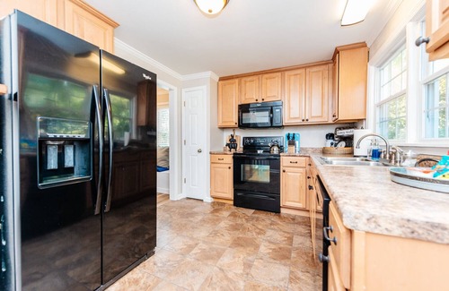Perry House | Pet-Friendly Retreat Near Fairgrounds with Kitchen & More