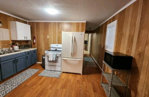 Telford House | Charming Retreat 5 Minutes from Historic Jonesborough!