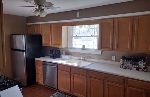 Mishawaka House | Cozy home 6 miles to Notre Dame University and 9 miles to the South Bend Airport