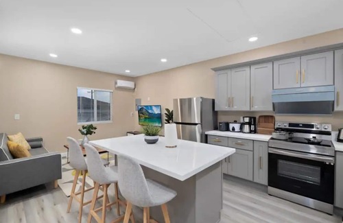 Altadena House | Beachside Retreat with Pool and Kitchen - 6 Min to Shore