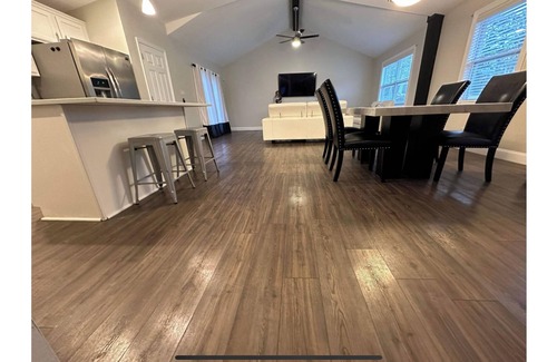 Duluth House | Inviting Home with 6 TVs, Child-Friendly & Perfect for Groups