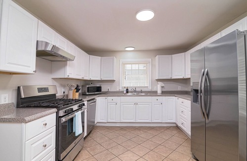 Charlotte House | Inviting Retreat: 9.6/10 Rated Home Near Airport & Uptown
