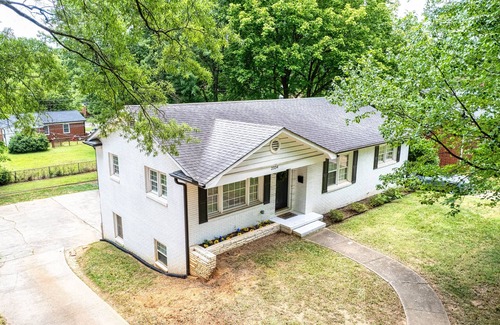 Charlotte House | Inviting Retreat: 9.6/10 Rated Home Near Airport & Uptown
