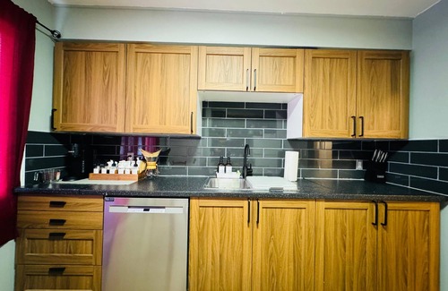 Southwest Calgary House | Charming Escape - Just 8 Mins to Downtown with Hot Tub!