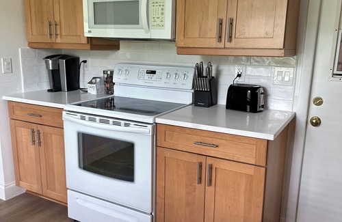Largo House | Comfortable Getaway Minutes from Beautiful Beaches