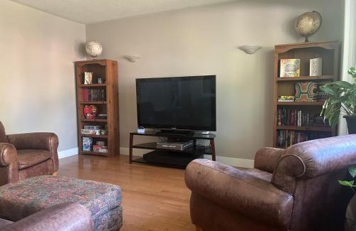 New Dundee House | Cozy Home Away From Home