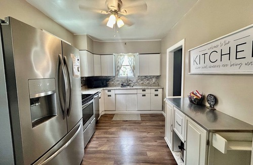 Weirton House | Cozy Home Away from Home *10 min from Franciscan University*