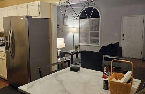 Earlewood House | Inviting Retreat Near Downtown Columbia - Pet Friendly & More