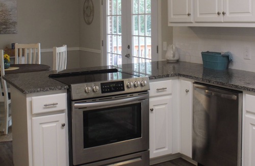 Dothan House | Cozy home close to everything in town! 2 bed 2 bath with office & large yard!