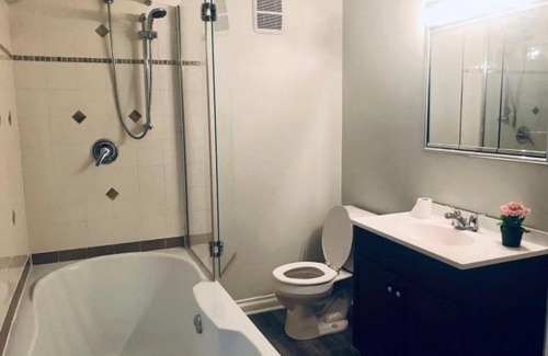 Kitchener House | Inviting Retreat Near Kitchener Downtown for Families