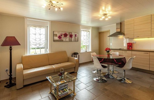 Le Bizet House | Modern Home Near Forest with Breakfast & Child-Friendly Amenities
