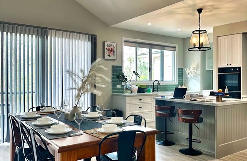 Muswellbrook House | Cozy Home for Work Teams and Families