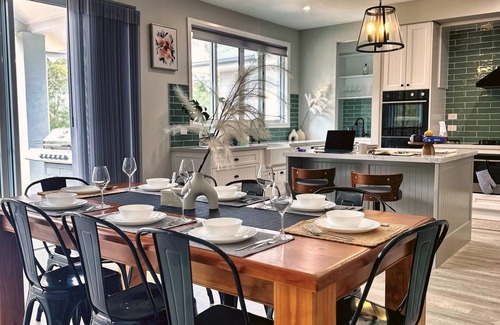 Muswellbrook House | Cozy Home for Work Teams and Families