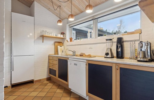 Aalbaek House | Inviting Beachfront Home with Spa & Ocean Views Await You