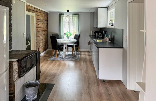 Åmål House | Idyllic Wooden House with Spa & Lake View - Guest Rated 10/10
