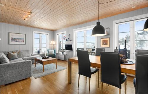 Ljosland House | Inviting Retreat in Seral with Mountain View & Family Amenities