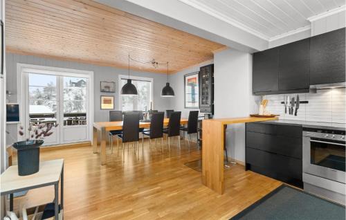 Ljosland House | Inviting Retreat in Seral with Mountain View & Family Amenities