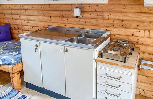 Ambjornarp House | Cozy 1 Bedroom Retreat in Ambjörnarp with Lake Views