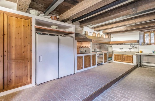 Apecchio House | Charming Farmhouse Retreat with Pool and Spa Amenities