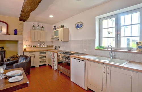 Appeville House | Relaxing Getaway in a Historic House by the English Channel