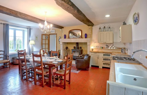 Appeville House | Relaxing Getaway in a Historic House by the English Channel