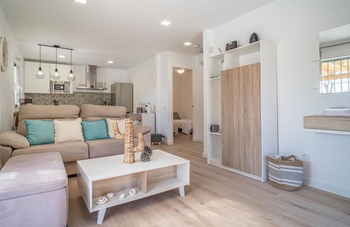 Arenas House | Comfortable 2-Bedroom Stay in Pet-Friendly Arenas